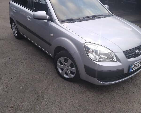 Сірий Кіа Ріо, об'ємом двигуна 1.5 л та пробігом 218 тис. км за 4200 $, фото 1 на Automoto.ua