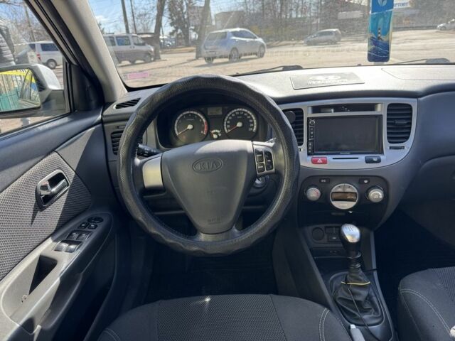 Серый Киа Рио, объемом двигателя 1.4 л и пробегом 196 тыс. км за 4450 $, фото 13 на Automoto.ua