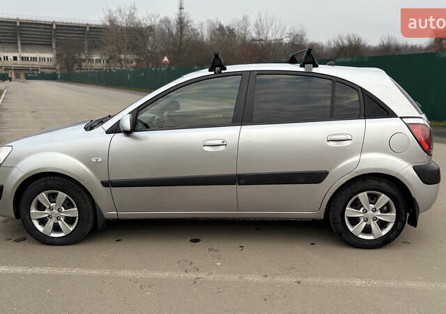 Серый Киа Рио, объемом двигателя 1.4 л и пробегом 131 тыс. км за 4650 $, фото 5 на Automoto.ua