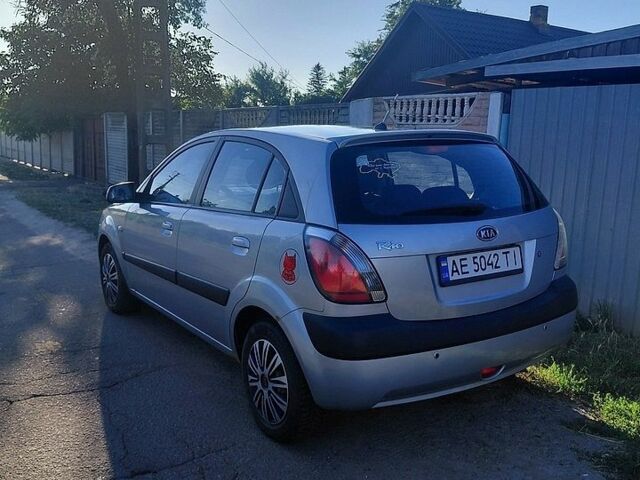 Серый Киа Рио, объемом двигателя 1.4 л и пробегом 196 тыс. км за 3500 $, фото 1 на Automoto.ua