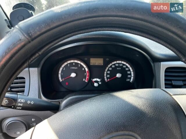 Серый Киа Рио, объемом двигателя 1.4 л и пробегом 221 тыс. км за 3500 $, фото 6 на Automoto.ua