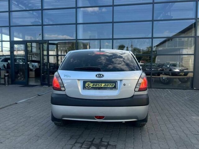 Серый Киа Рио, объемом двигателя 1.4 л и пробегом 135 тыс. км за 5778 $, фото 5 на Automoto.ua