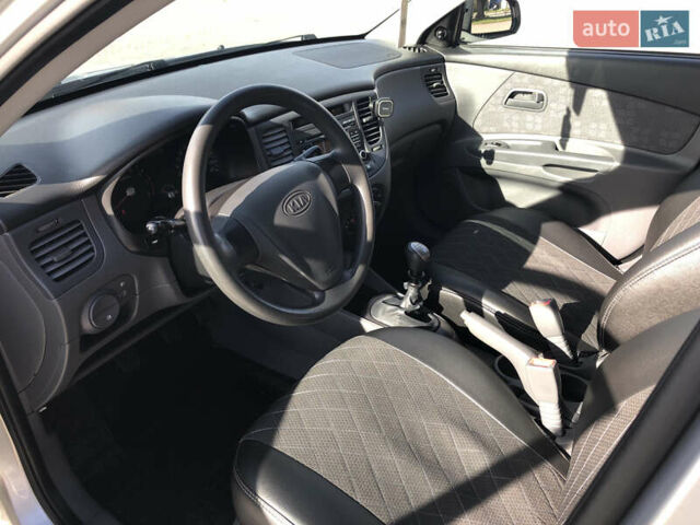 Киа Рио 2009 в Хмельницком на Automoto.ua Серый Киа Рио, объемом двигателя 1.4 л и пробегом 155 тыс. км за 5800 $, фото 10 на Automoto.ua