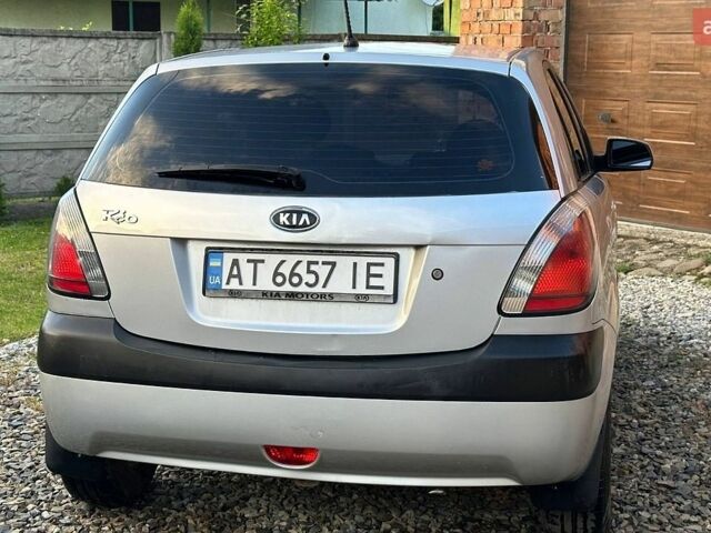 Серый Киа Рио, объемом двигателя 1.4 л и пробегом 136 тыс. км за 5200 $, фото 2 на Automoto.ua