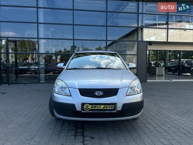 Сірий Кіа Ріо, об'ємом двигуна 1.4 л та пробігом 135 тис. км за 5800 $, фото 1 на Automoto.ua