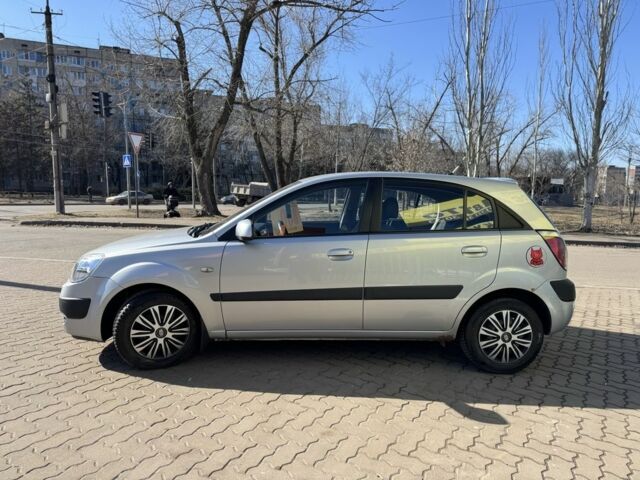 Серый Киа Рио, объемом двигателя 1.4 л и пробегом 196 тыс. км за 4450 $, фото 3 на Automoto.ua