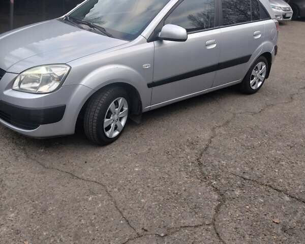 Сірий Кіа Ріо, об'ємом двигуна 1.5 л та пробігом 218 тис. км за 4200 $, фото 7 на Automoto.ua