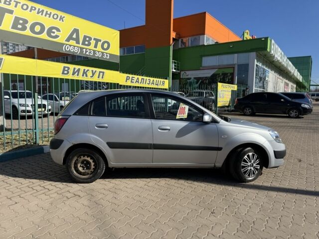 Серый Киа Рио, объемом двигателя 1.4 л и пробегом 196 тыс. км за 4450 $, фото 7 на Automoto.ua