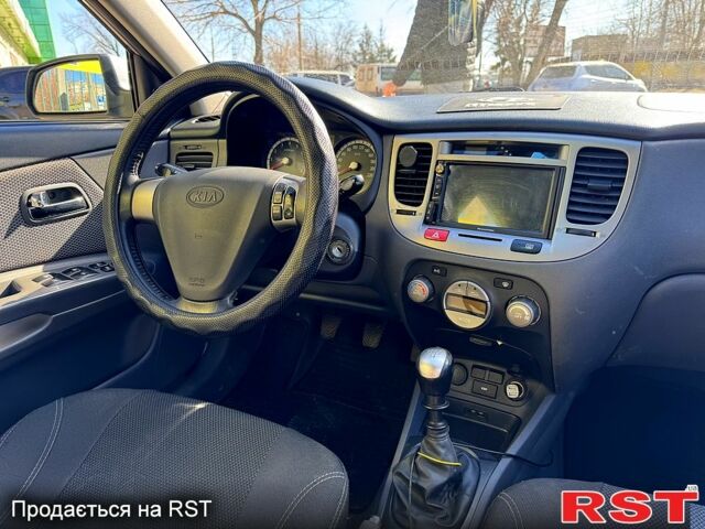 Серый Киа Рио, объемом двигателя 1.4 л и пробегом 196 тыс. км за 4450 $, фото 8 на Automoto.ua