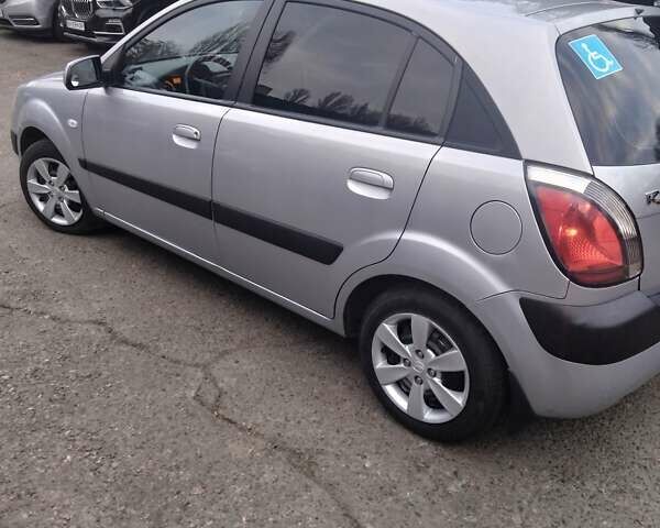Сірий Кіа Ріо, об'ємом двигуна 1.5 л та пробігом 218 тис. км за 4200 $, фото 6 на Automoto.ua