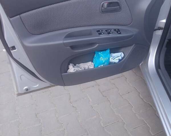 Сірий Кіа Ріо, об'ємом двигуна 1.5 л та пробігом 218 тис. км за 4200 $, фото 12 на Automoto.ua