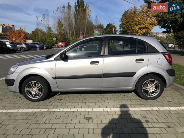 Киа Рио 2009 в Хмельницком на Automoto.ua Серый Киа Рио, объемом двигателя 1.4 л и пробегом 155 тыс. км за 5800 $, фото 2 на Automoto.ua