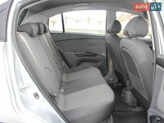 Сірий Кіа Ріо, об'ємом двигуна 1.4 л та пробігом 165 тис. км за 5590 $, фото 80 на Automoto.ua