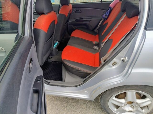 Серый Киа Рио, объемом двигателя 1.6 л и пробегом 200 тыс. км за 6200 $, фото 9 на Automoto.ua