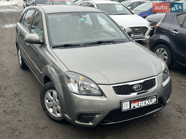 Серый Киа Рио, объемом двигателя 1.6 л и пробегом 207 тыс. км за 7299 $, фото 1 на Automoto.ua