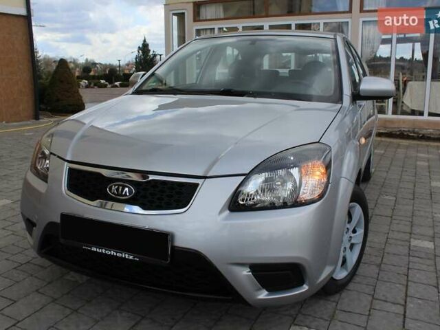 Сірий Кіа Ріо, об'ємом двигуна 1.4 л та пробігом 165 тис. км за 5590 $, фото 13 на Automoto.ua