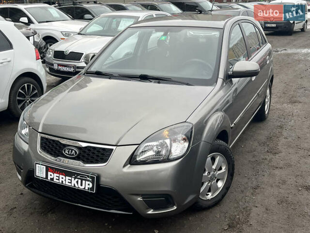 Серый Киа Рио, объемом двигателя 1.6 л и пробегом 207 тыс. км за 7299 $, фото 3 на Automoto.ua