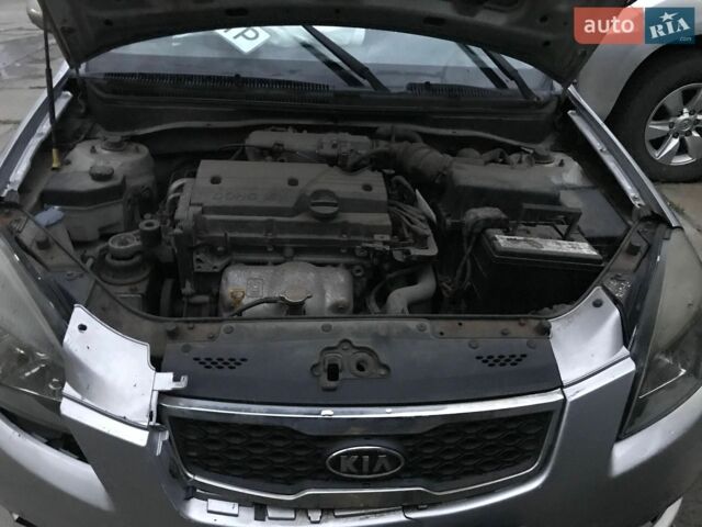 Серый Киа Рио, объемом двигателя 1.4 л и пробегом 95 тыс. км за 2880 $, фото 10 на Automoto.ua