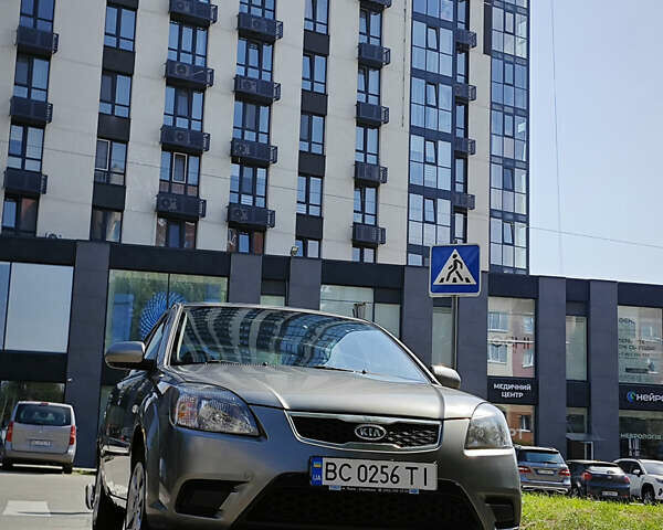 Сірий Кіа Ріо, об'ємом двигуна 1.4 л та пробігом 213 тис. км за 6000 $, фото 2 на Automoto.ua
