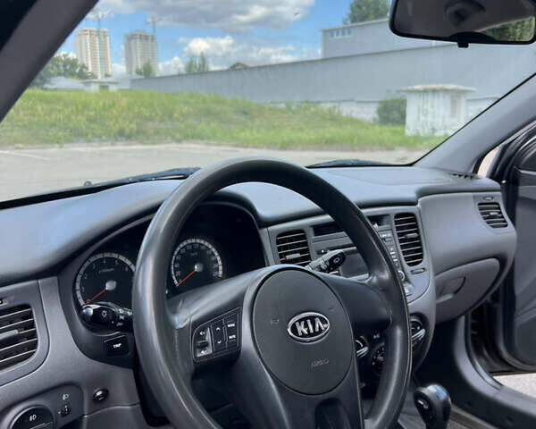 Серый Киа Рио, объемом двигателя 1.4 л и пробегом 128 тыс. км за 6800 $, фото 9 на Automoto.ua
