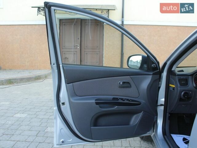 Сірий Кіа Ріо, об'ємом двигуна 1.4 л та пробігом 165 тис. км за 5590 $, фото 57 на Automoto.ua