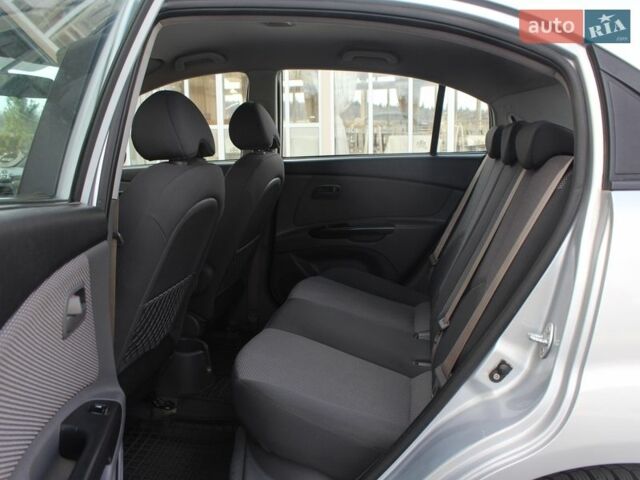 Сірий Кіа Ріо, об'ємом двигуна 1.4 л та пробігом 165 тис. км за 5590 $, фото 73 на Automoto.ua