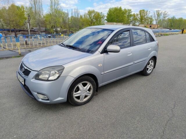 Серый Киа Рио, объемом двигателя 1.6 л и пробегом 200 тыс. км за 6200 $, фото 4 на Automoto.ua