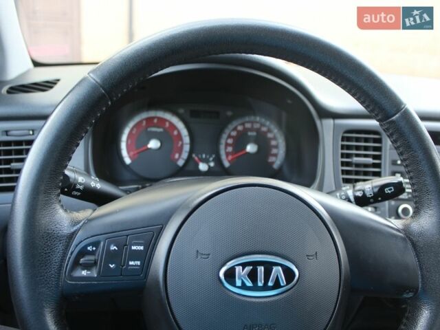 Сірий Кіа Ріо, об'ємом двигуна 1.4 л та пробігом 165 тис. км за 5590 $, фото 68 на Automoto.ua