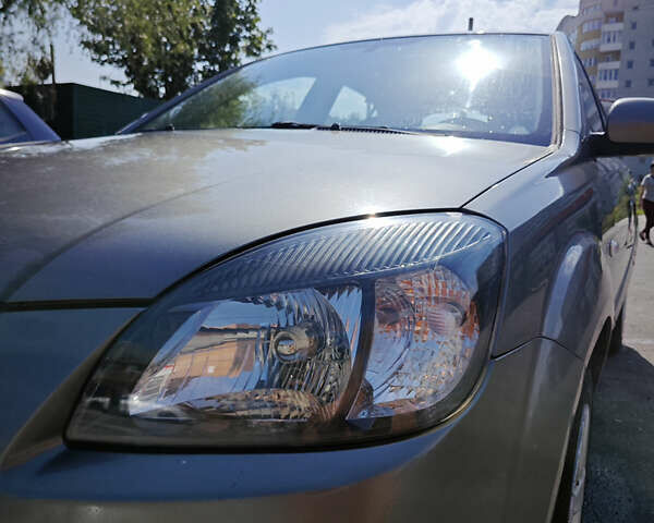 Сірий Кіа Ріо, об'ємом двигуна 1.4 л та пробігом 213 тис. км за 6000 $, фото 5 на Automoto.ua