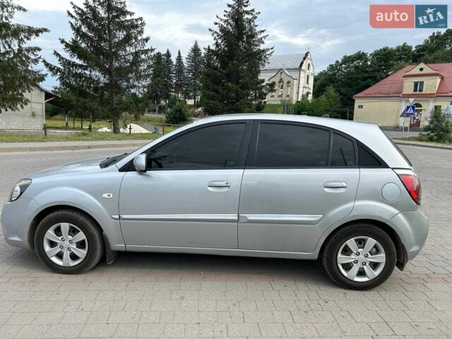 Серый Киа Рио, объемом двигателя 1.4 л и пробегом 156 тыс. км за 4000 $, фото 7 на Automoto.ua