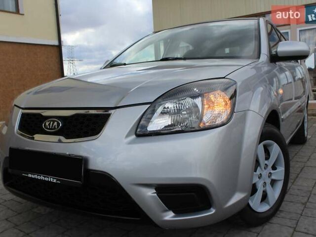 Сірий Кіа Ріо, об'ємом двигуна 1.4 л та пробігом 165 тис. км за 5590 $, фото 9 на Automoto.ua