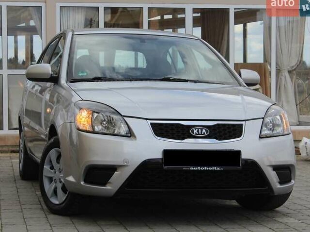 Сірий Кіа Ріо, об'ємом двигуна 1.4 л та пробігом 165 тис. км за 5590 $, фото 1 на Automoto.ua