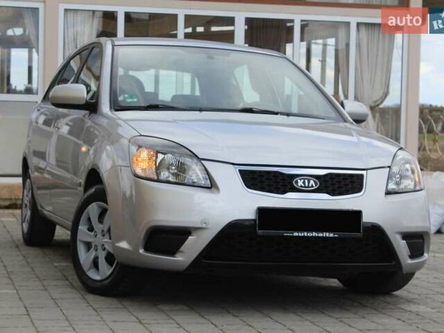 Сірий Кіа Ріо, об'ємом двигуна 1.4 л та пробігом 165 тис. км за 5590 $, фото 2 на Automoto.ua