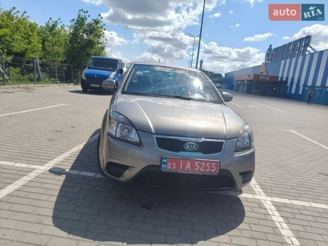 Сірий Кіа Ріо, об'ємом двигуна 1.6 л та пробігом 207 тис. км за 6490 $, фото 5 на Automoto.ua
