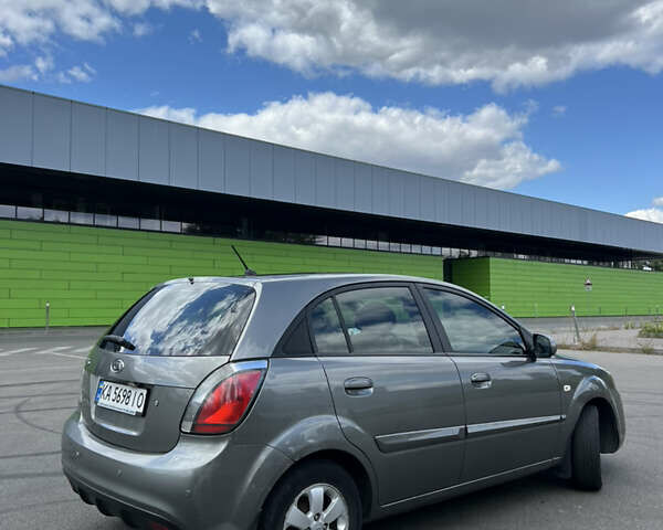 Серый Киа Рио, объемом двигателя 1.4 л и пробегом 128 тыс. км за 6800 $, фото 6 на Automoto.ua
