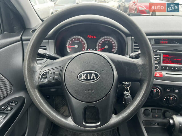 Серый Киа Рио, объемом двигателя 1.6 л и пробегом 207 тыс. км за 7299 $, фото 16 на Automoto.ua