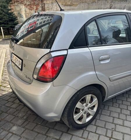 Сірий Кіа Ріо, об'ємом двигуна 1.4 л та пробігом 165 тис. км за 4600 $, фото 5 на Automoto.ua