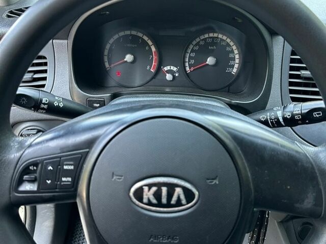 Серый Киа Рио, объемом двигателя 1.4 л и пробегом 173 тыс. км за 4300 $, фото 11 на Automoto.ua