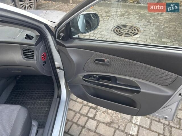 Сірий Кіа Ріо, об'ємом двигуна 1.4 л та пробігом 165 тис. км за 4600 $, фото 8 на Automoto.ua
