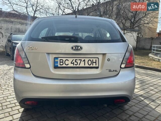 Сірий Кіа Ріо, об'ємом двигуна 1.4 л та пробігом 165 тис. км за 4600 $, фото 4 на Automoto.ua
