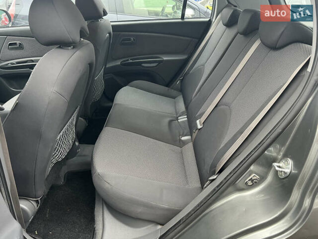 Серый Киа Рио, объемом двигателя 1.6 л и пробегом 207 тыс. км за 7299 $, фото 20 на Automoto.ua