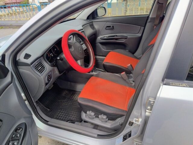 Серый Киа Рио, объемом двигателя 1.6 л и пробегом 200 тыс. км за 6200 $, фото 10 на Automoto.ua
