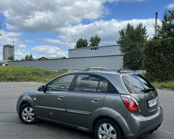 Серый Киа Рио, объемом двигателя 1.4 л и пробегом 128 тыс. км за 6800 $, фото 1 на Automoto.ua