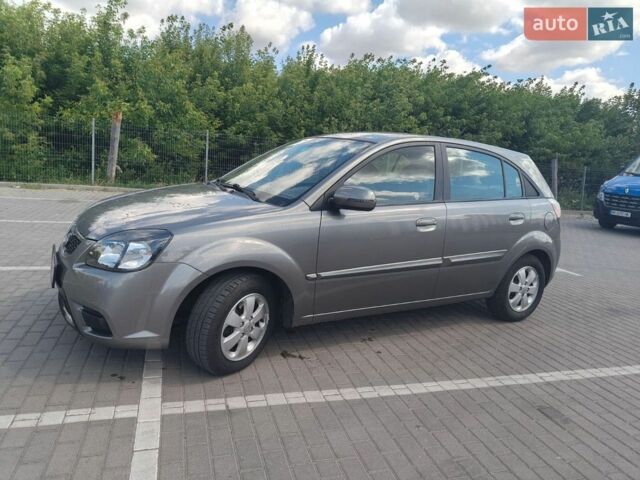 Сірий Кіа Ріо, об'ємом двигуна 1.6 л та пробігом 207 тис. км за 6490 $, фото 1 на Automoto.ua
