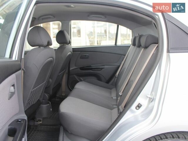 Сірий Кіа Ріо, об'ємом двигуна 1.4 л та пробігом 165 тис. км за 5590 $, фото 74 на Automoto.ua