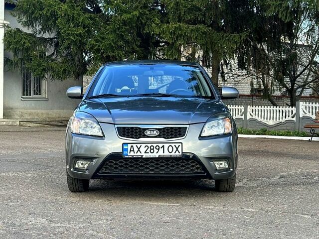 Сірий Кіа Ріо, об'ємом двигуна 1.4 л та пробігом 210 тис. км за 5200 $, фото 1 на Automoto.ua