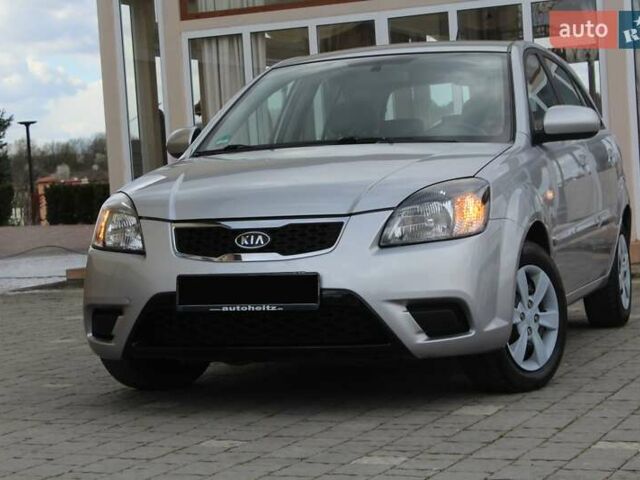 Сірий Кіа Ріо, об'ємом двигуна 1.4 л та пробігом 165 тис. км за 5590 $, фото 7 на Automoto.ua