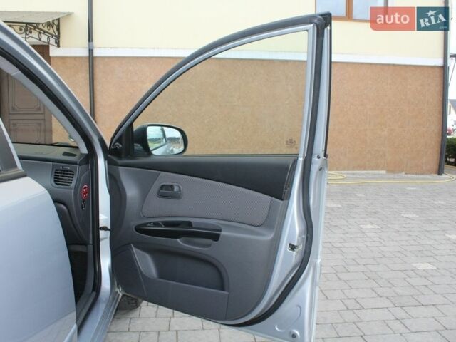 Сірий Кіа Ріо, об'ємом двигуна 1.4 л та пробігом 165 тис. км за 5590 $, фото 86 на Automoto.ua
