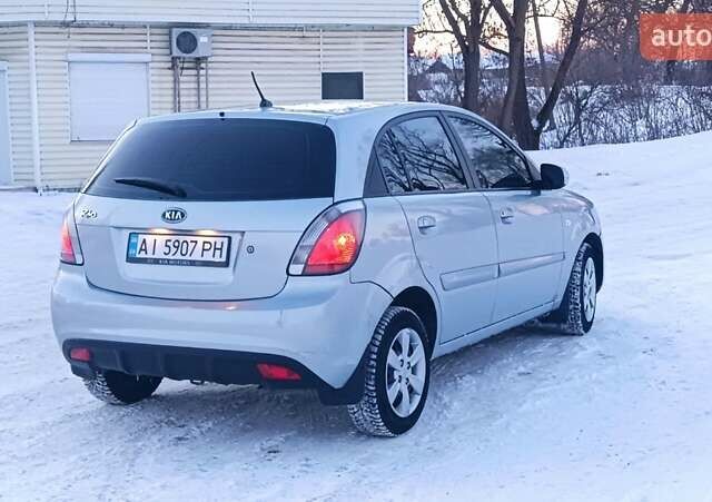 Серый Киа Рио, объемом двигателя 1.4 л и пробегом 240 тыс. км за 4500 $, фото 7 на Automoto.ua