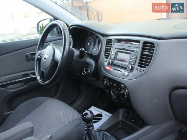 Сірий Кіа Ріо, об'ємом двигуна 1.4 л та пробігом 165 тис. км за 5590 $, фото 94 на Automoto.ua